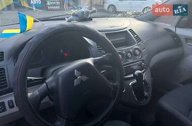 Минивэн Mitsubishi Grandis 2006 в 