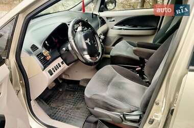 Минивэн Mitsubishi Grandis 2006 в 