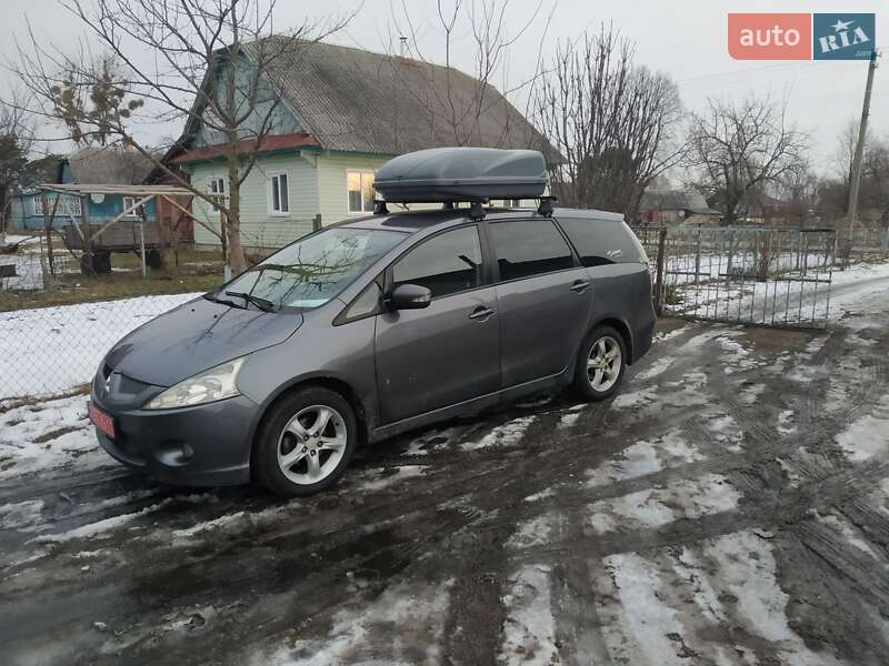 Минивэн Mitsubishi Grandis 2008 в 