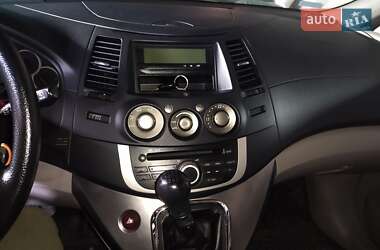 Минивэн Mitsubishi Grandis 2008 в 