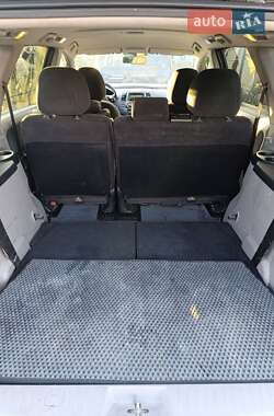 Минивэн Mitsubishi Grandis 2005 в 