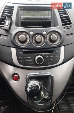 Минивэн Mitsubishi Grandis 2008 в 