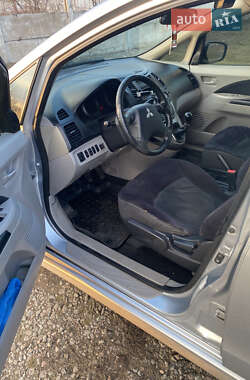 Минивэн Mitsubishi Grandis 2007 в 