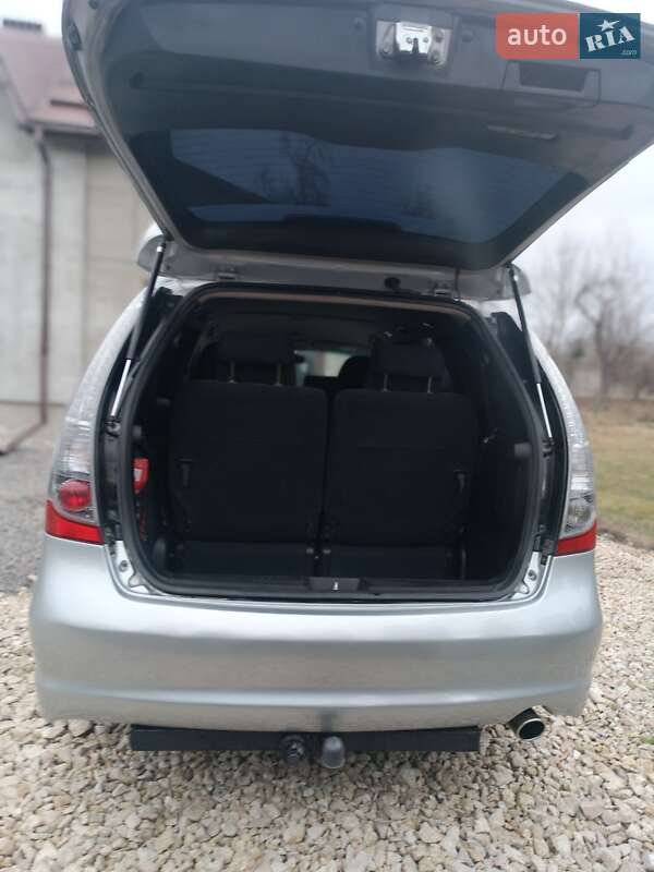 Минивэн Mitsubishi Grandis 2006 в Кременце