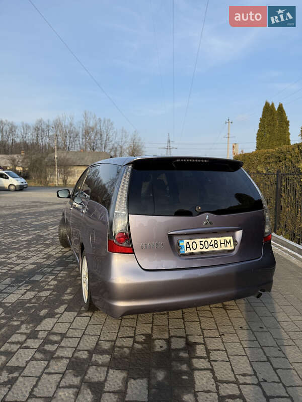 Минивэн Mitsubishi Grandis 2004 в Долине