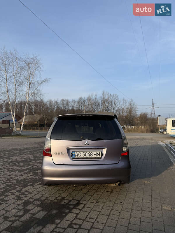 Минивэн Mitsubishi Grandis 2004 в Долине