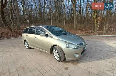 Минивэн Mitsubishi Grandis 2007 в 