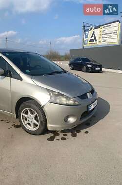 Минивэн Mitsubishi Grandis 2006 в 