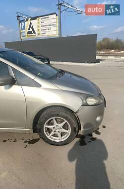 Минивэн Mitsubishi Grandis 2006 в 