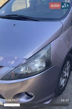 Минивэн Mitsubishi Grandis 2004 в 