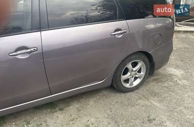 Минивэн Mitsubishi Grandis 2004 в 