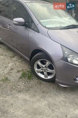 Минивэн Mitsubishi Grandis 2004 в 