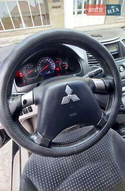 Мінівен Mitsubishi Grandis 2005 в 