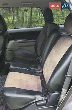 Минивэн Mitsubishi Grandis 2005 в 