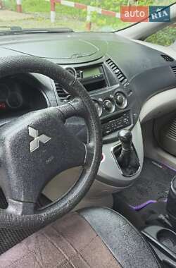 Минивэн Mitsubishi Grandis 2005 в 