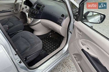 Мінівен Mitsubishi Grandis 2004 в 