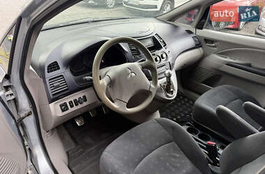Мінівен Mitsubishi Grandis 2004 в 