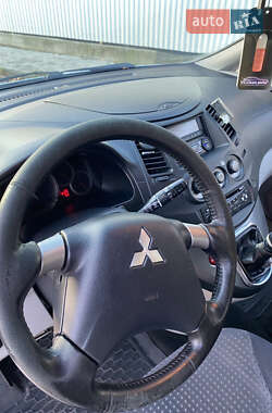 Минивэн Mitsubishi Grandis 2007 в 