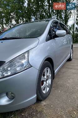 Минивэн Mitsubishi Grandis 2008 в 