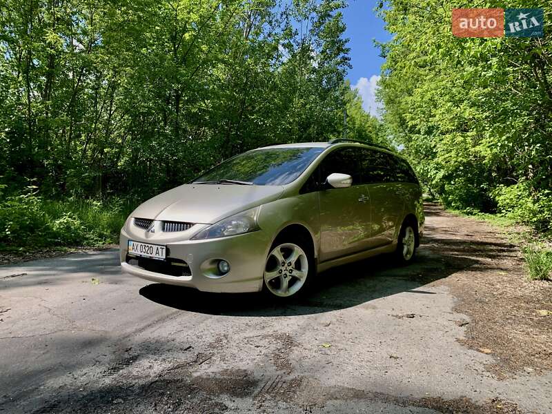 Минивэн Mitsubishi Grandis 2006 в 
