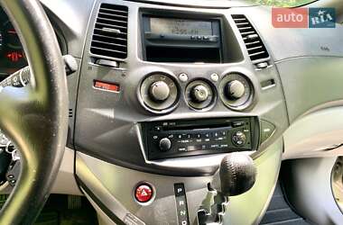 Минивэн Mitsubishi Grandis 2006 в 