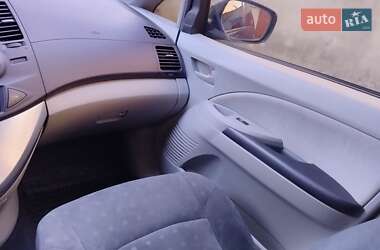 Мінівен Mitsubishi Grandis 2004 в 