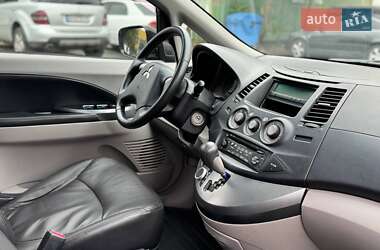 Мінівен Mitsubishi Grandis 2007 в 