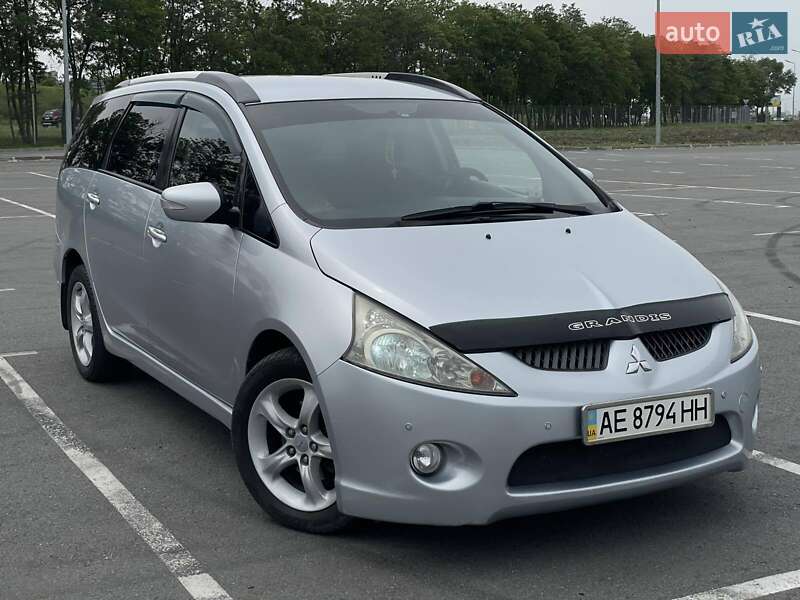 Mitsubishi Grandis 2008