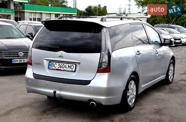 Минивэн Mitsubishi Grandis 2004 в 