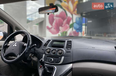 Минивэн Mitsubishi Grandis 2008 в 