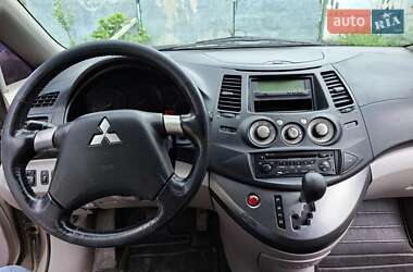 Минивэн Mitsubishi Grandis 2006 в 