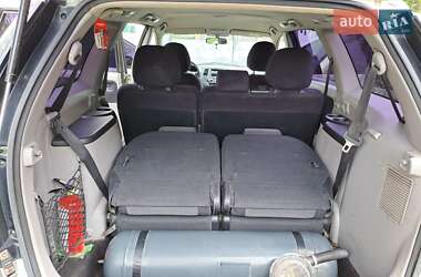Минивэн Mitsubishi Grandis 2006 в 