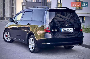 Минивэн Mitsubishi Grandis 2005 в 