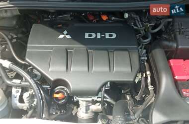 Мінівен Mitsubishi Grandis 2010 в 