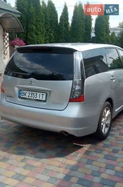 Мінівен Mitsubishi Grandis 2010 в 