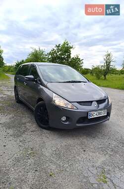 Минивэн Mitsubishi Grandis 2008 в 