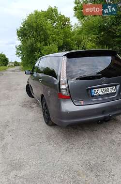 Минивэн Mitsubishi Grandis 2008 в 