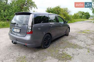 Минивэн Mitsubishi Grandis 2008 в 