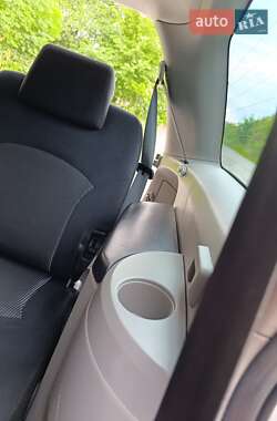 Минивэн Mitsubishi Grandis 2008 в 