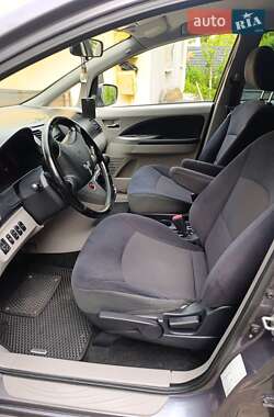Минивэн Mitsubishi Grandis 2008 в 