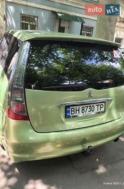 Минивэн Mitsubishi Grandis 2004 в 