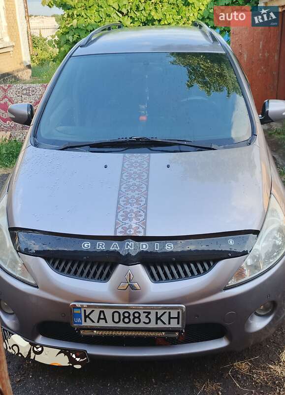 Mitsubishi Grandis 2005