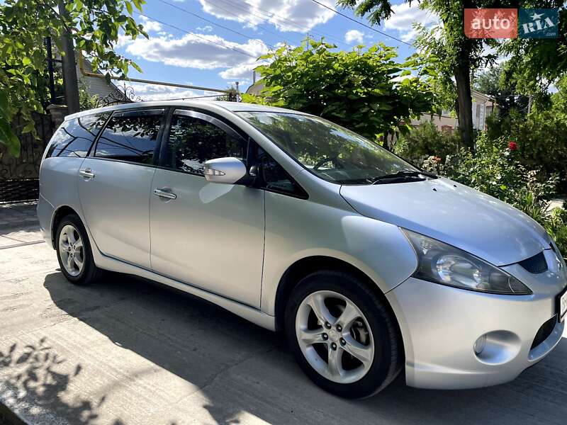 Mitsubishi Grandis 2006