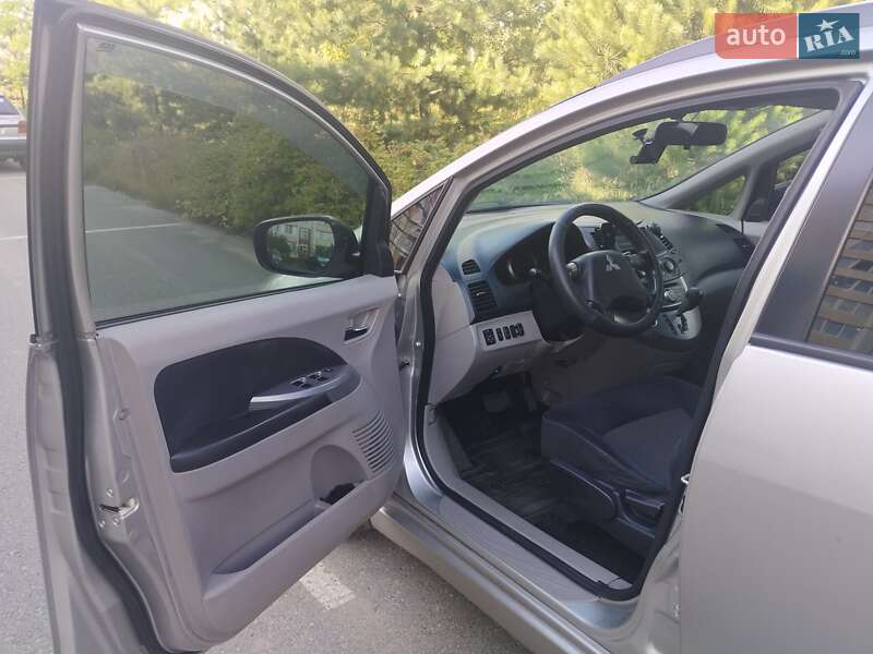 Мінівен Mitsubishi Grandis 2008 в Вишневому