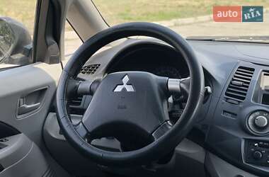 Минивэн Mitsubishi Grandis 2006 в 