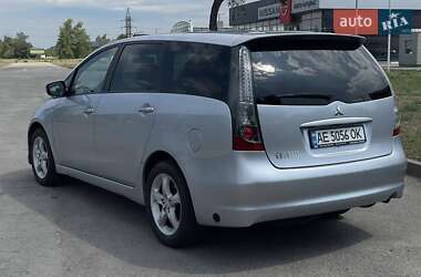 Минивэн Mitsubishi Grandis 2006 в 