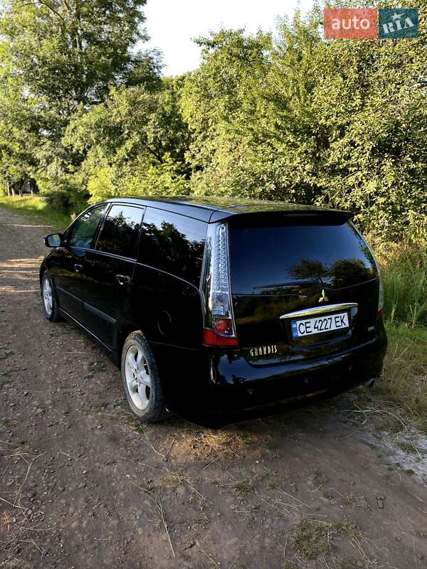 Минивэн Mitsubishi Grandis 2005 в Обертине