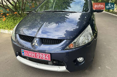 Минивэн Mitsubishi Grandis 2010 в 