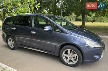Минивэн Mitsubishi Grandis 2010 в 