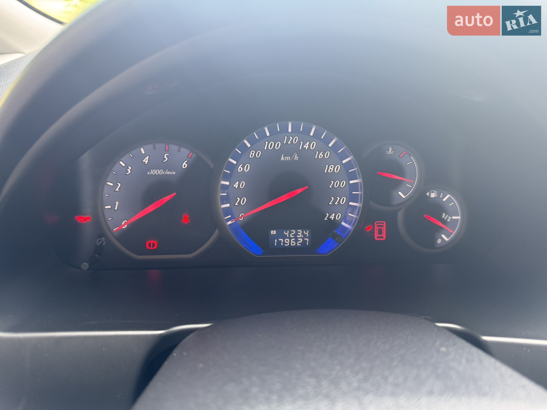 2010 Mitsubishi Grandis - мініатюра 27